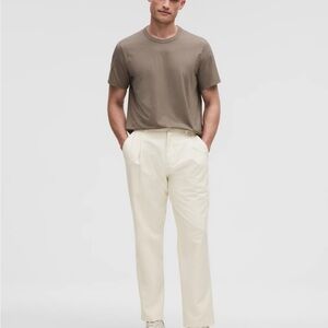 Lululemon LuluLinen Pleated Trouser
Regular Men's Pants Size 32 Ivory